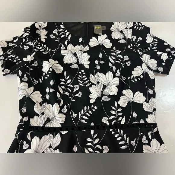 Taylor Neiman Marcus Black and Red Floral Print Fit and Flare Dress Size 10 - Picture 8 of 14
